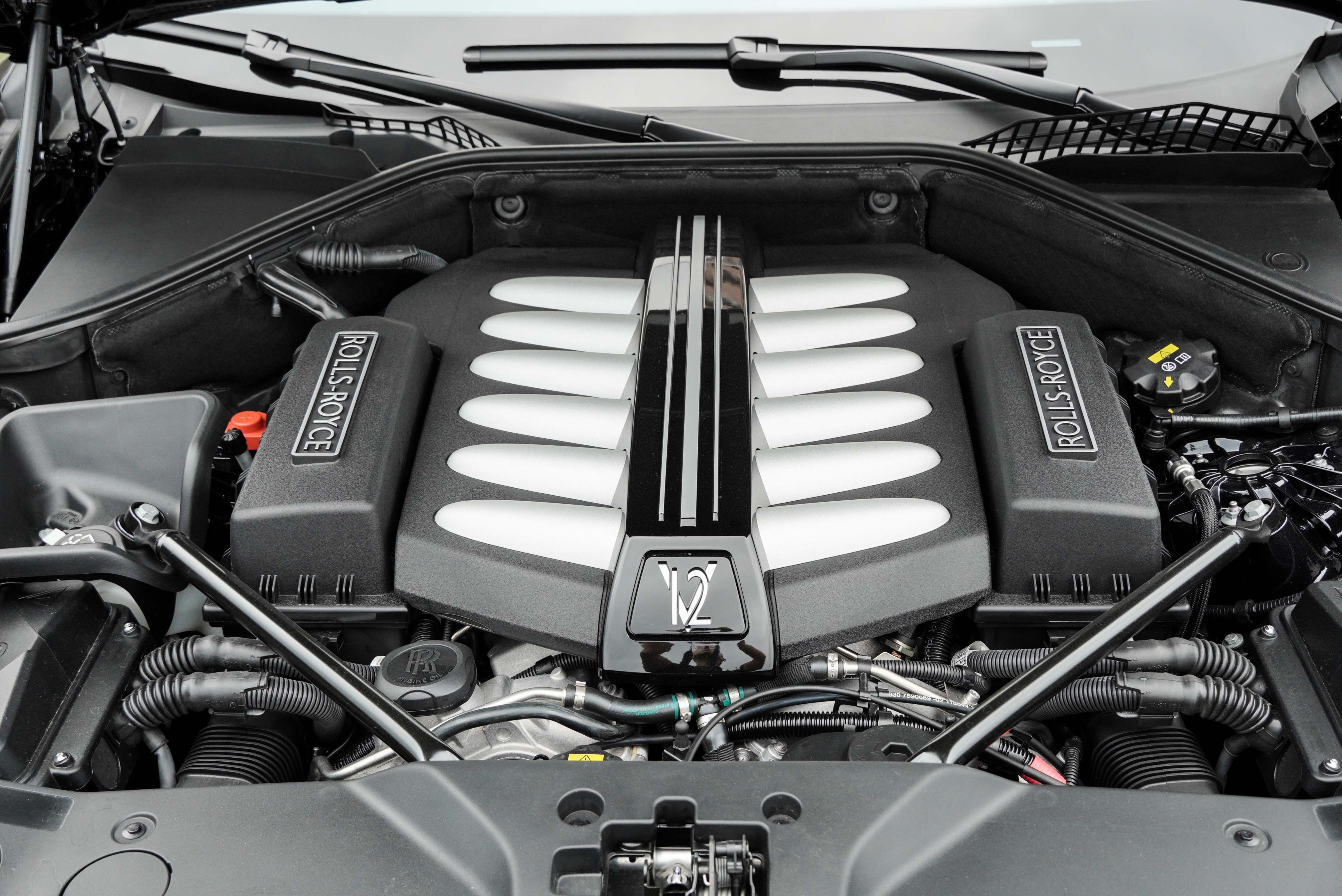 V12 渦輪增壓引擎具備 624 匹馬力及 800 牛頓米扭力。