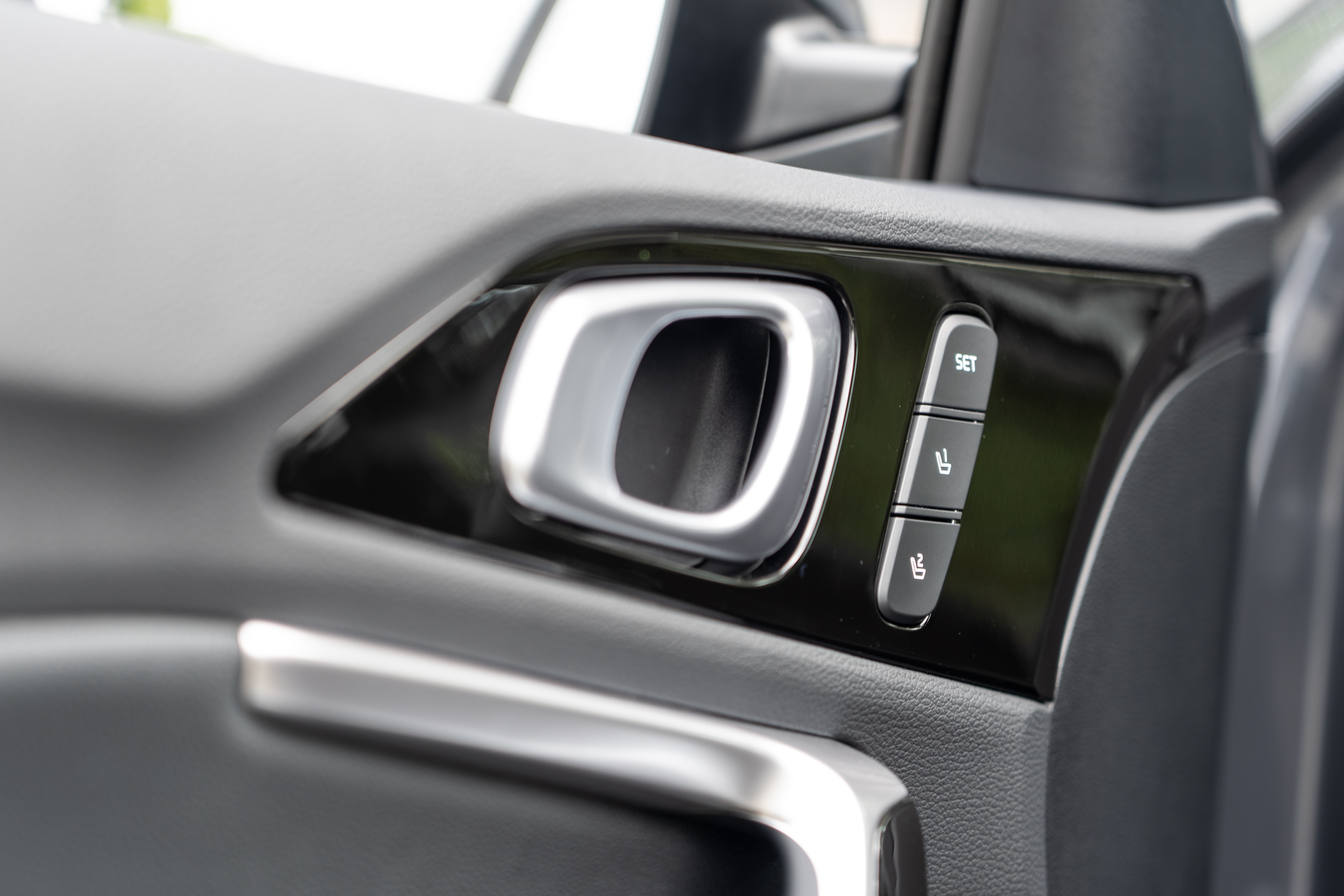 兩組記憶功能僅限駕駛座專屬。