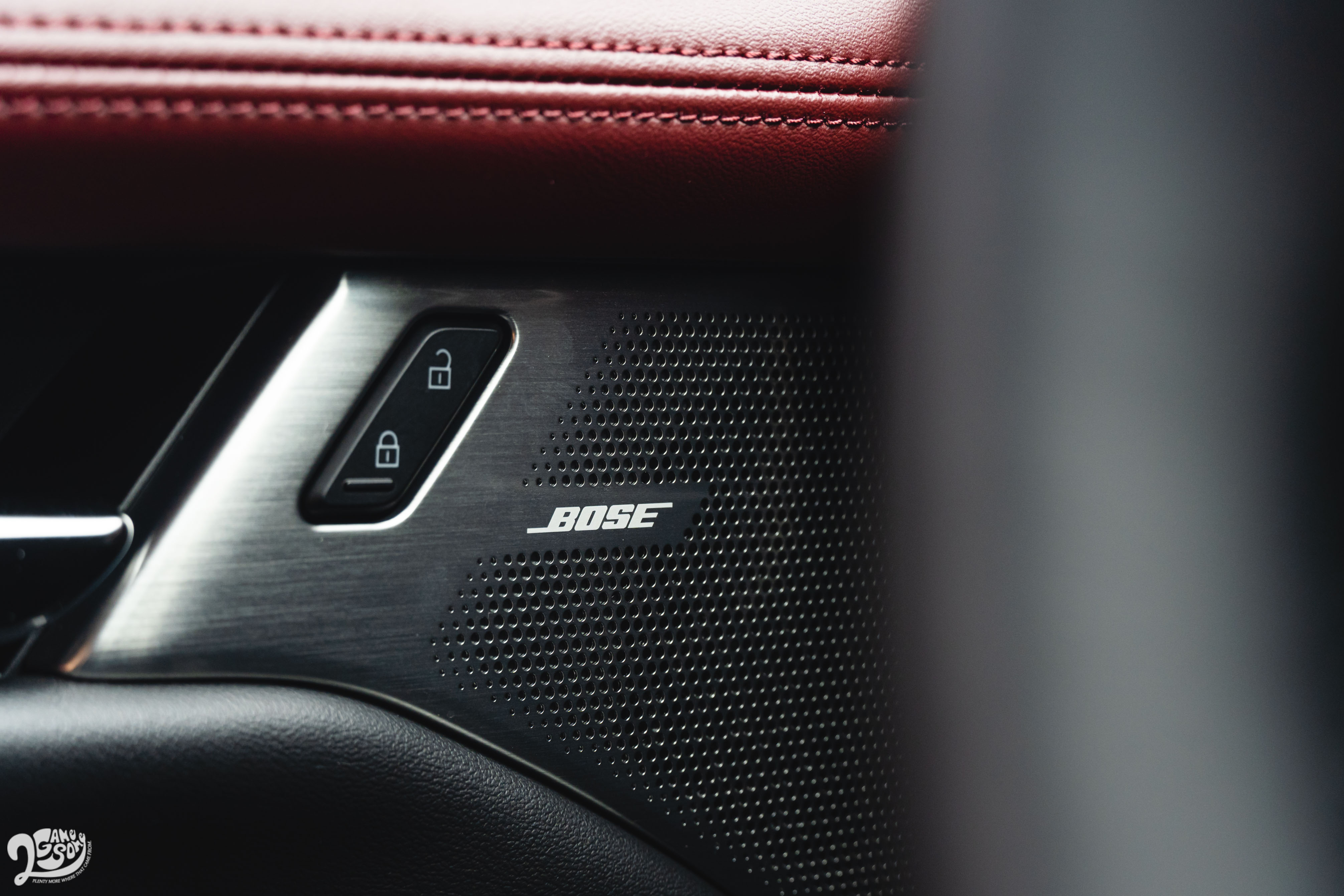 BOSE 音響系統為旗艦進化型配備。