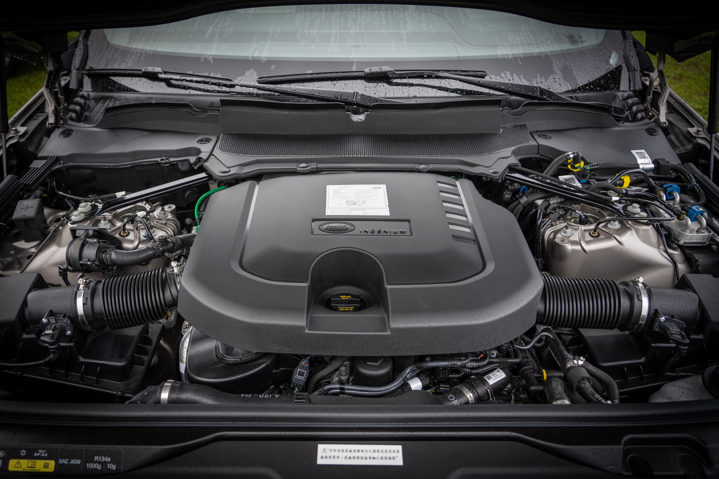 搭載 3.0 升渦輪增壓柴油引擎,具備 249ps/4000rpm 最大馬力與 570Nm/2250rpm 最大扭力輸出。