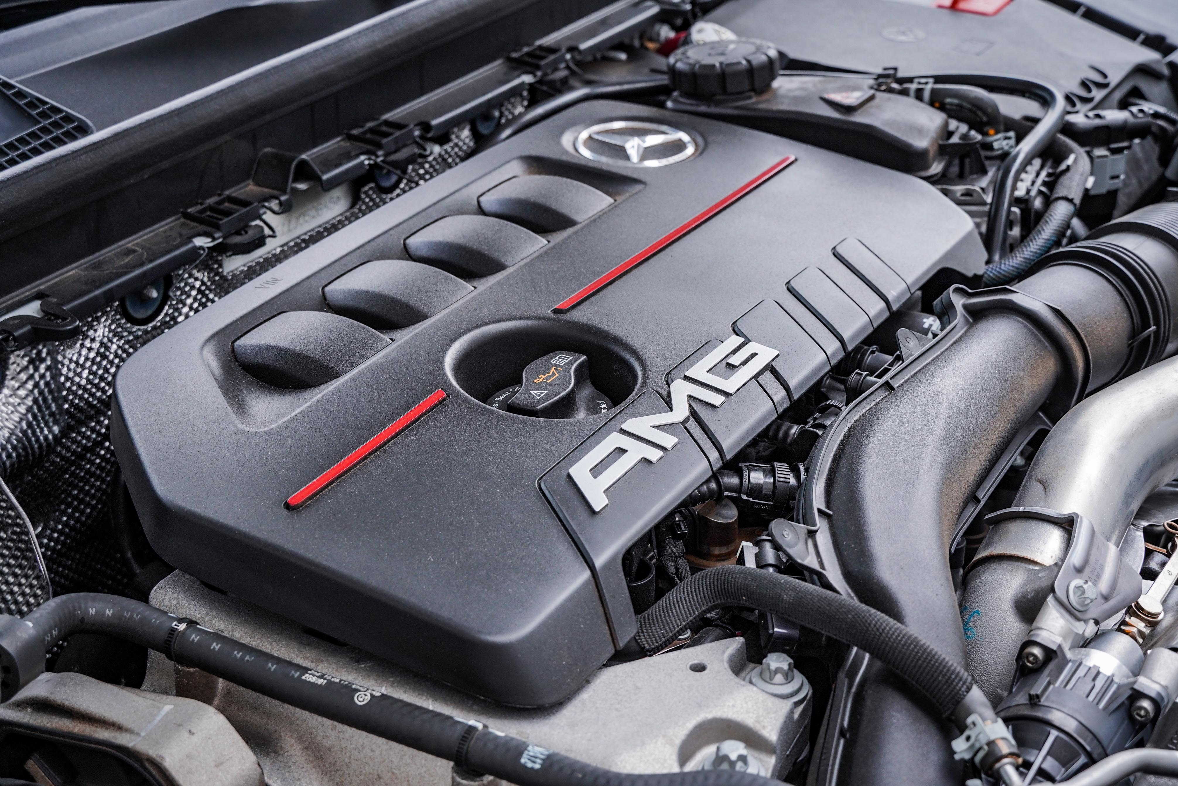 AMG 35 車系共通的四缸渦輪引擎擁有 306 hp@5,800rpm、400 Nm@3000-4000rpm 的動力輸出。