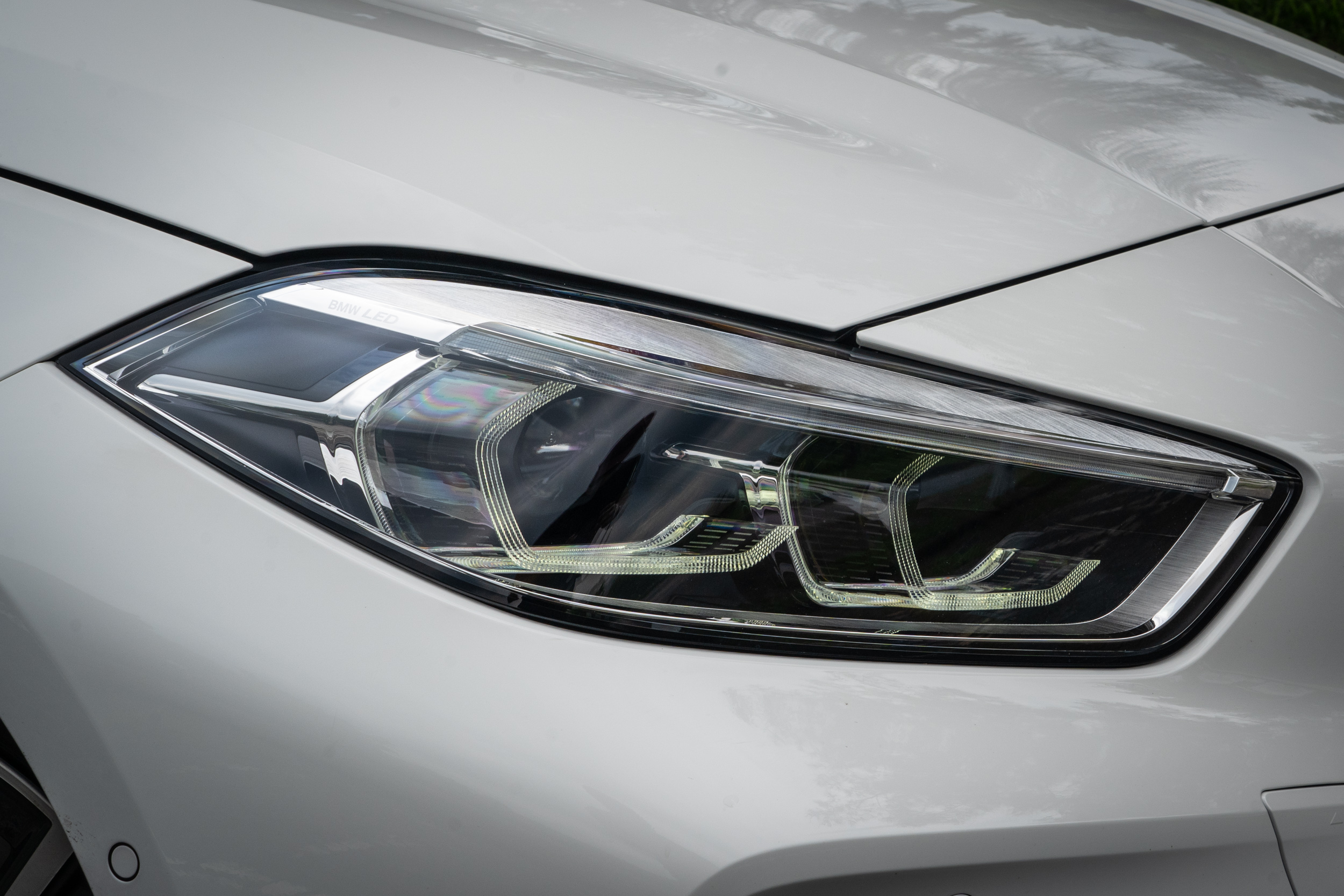 日行燈與頭燈皆為 LED 規格。