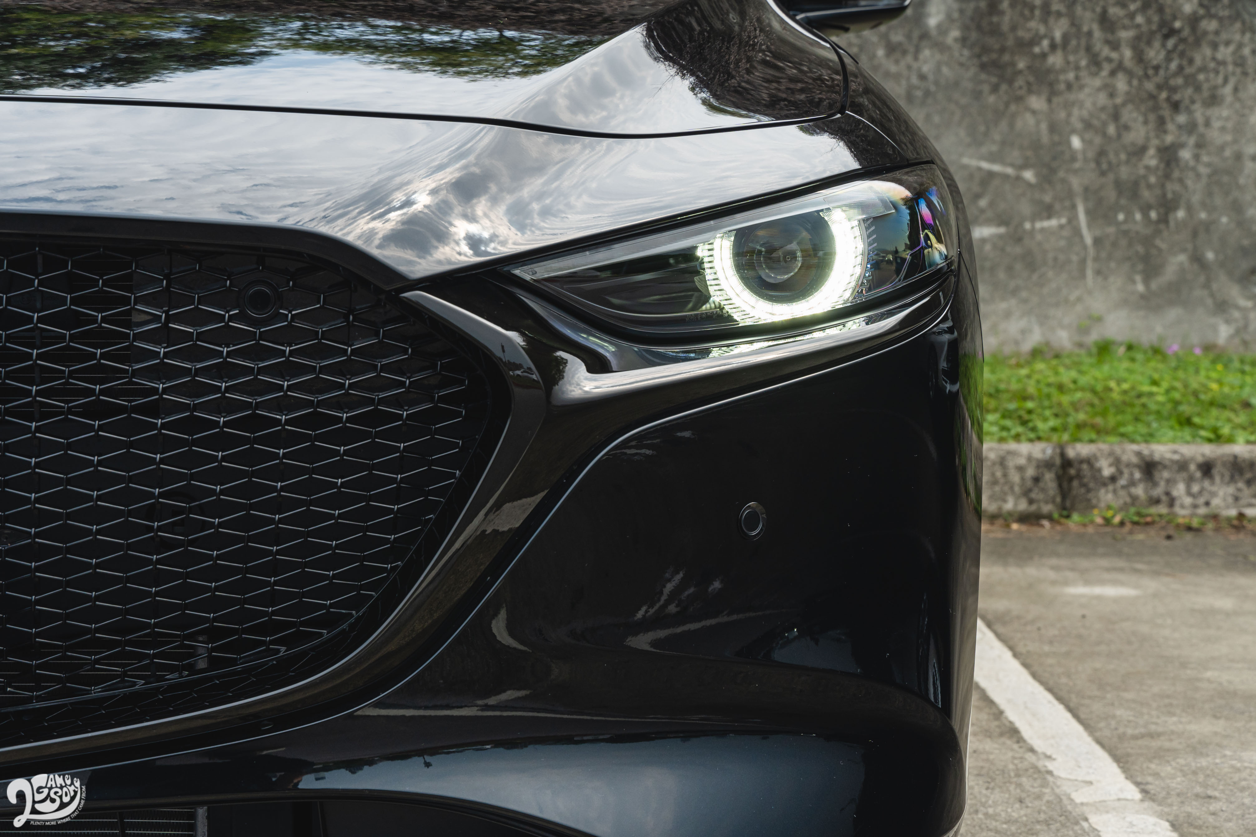 旗艦型以上標配 LED 日行燈。