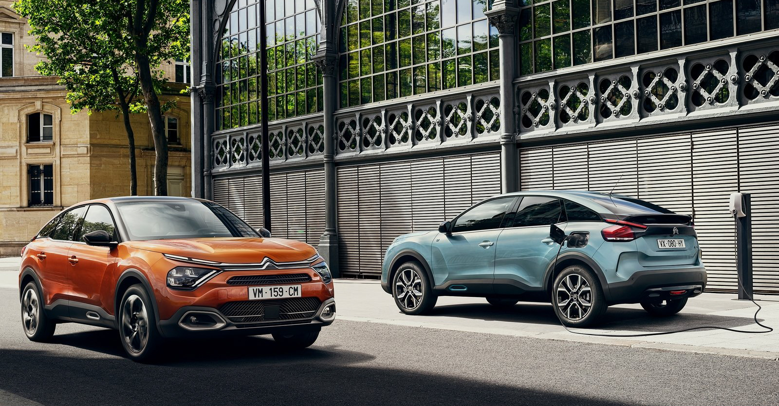 除搭載內燃機的CITROËN C4 外,寶嘉聯合也因應電氣化時代來臨,導入 CITROËN Ë-C4 純電作品。