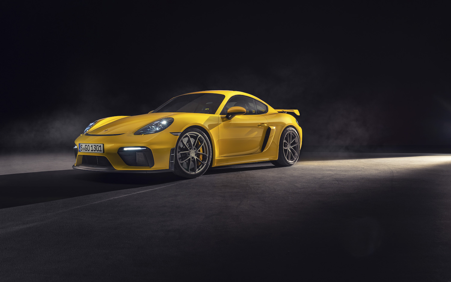 Porsche 718 Cayman GT4。