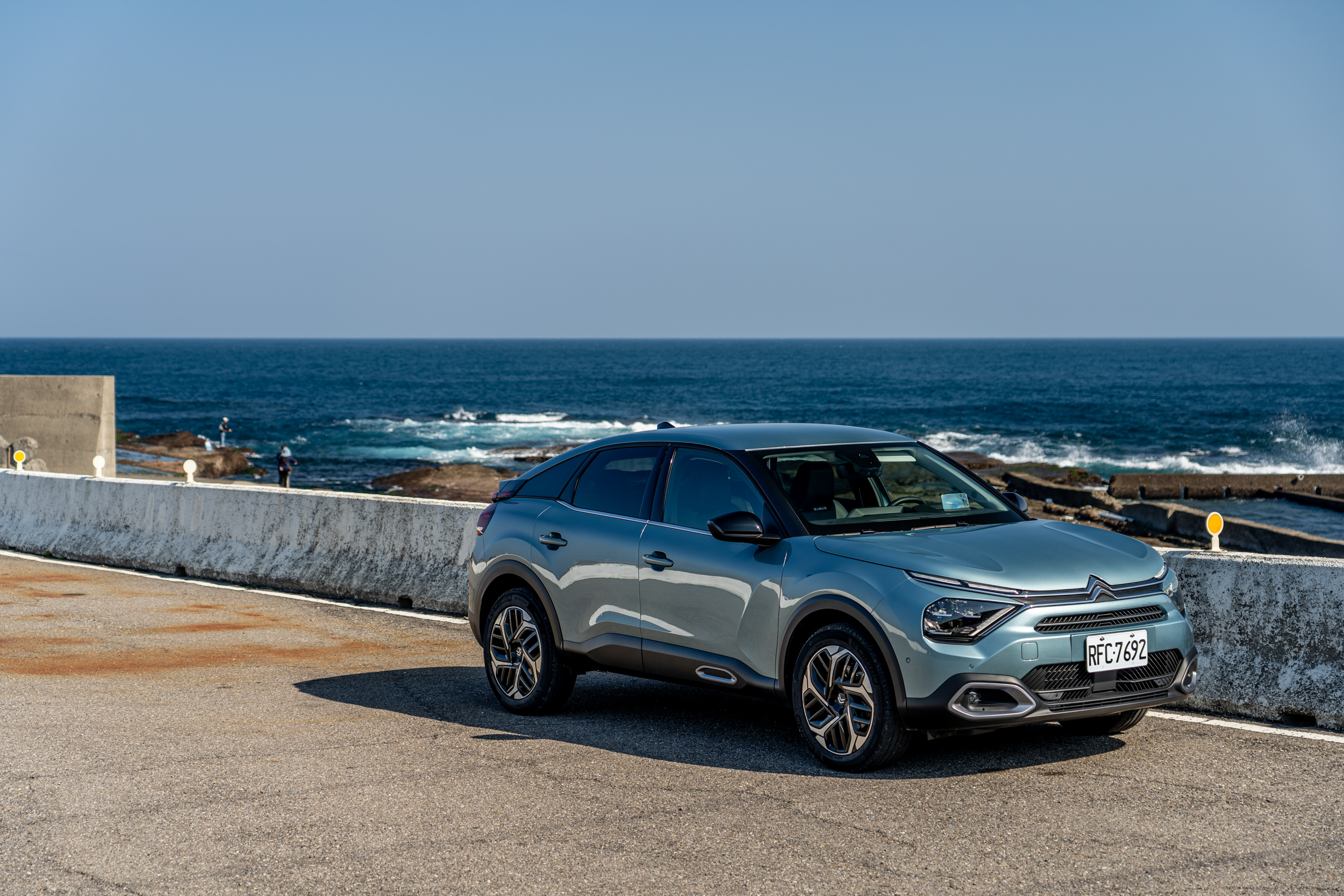 對於這類 Crossover 跨界車種的造型設計,很少有品牌能夠匹敵 PEUGEOT 與 CITROËN 的美學功力。