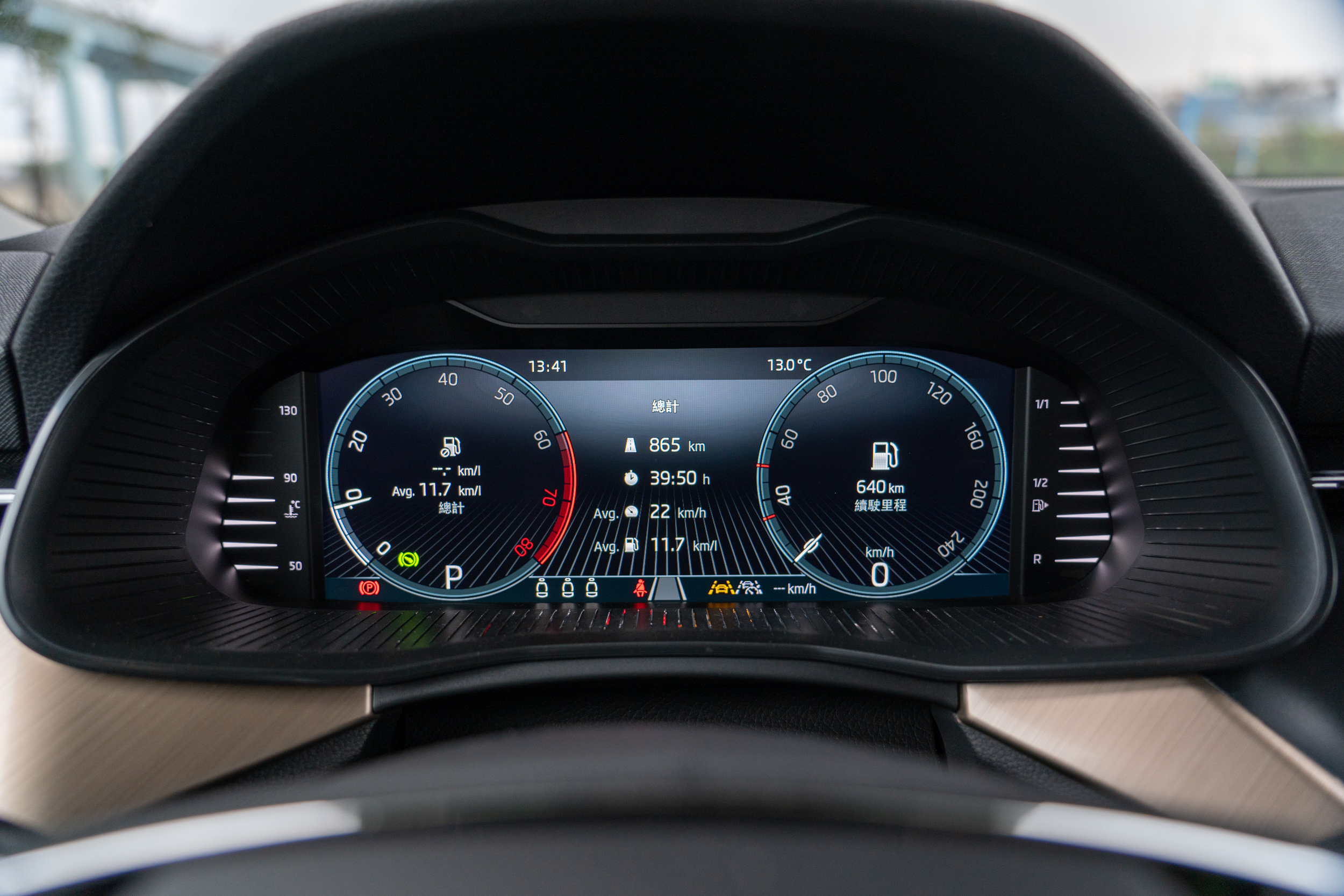 Kamiq 不分車型等級都已將駕駛操作介面進行數位化轉換,甚至 Qi 無線充電也納入了配備清單。