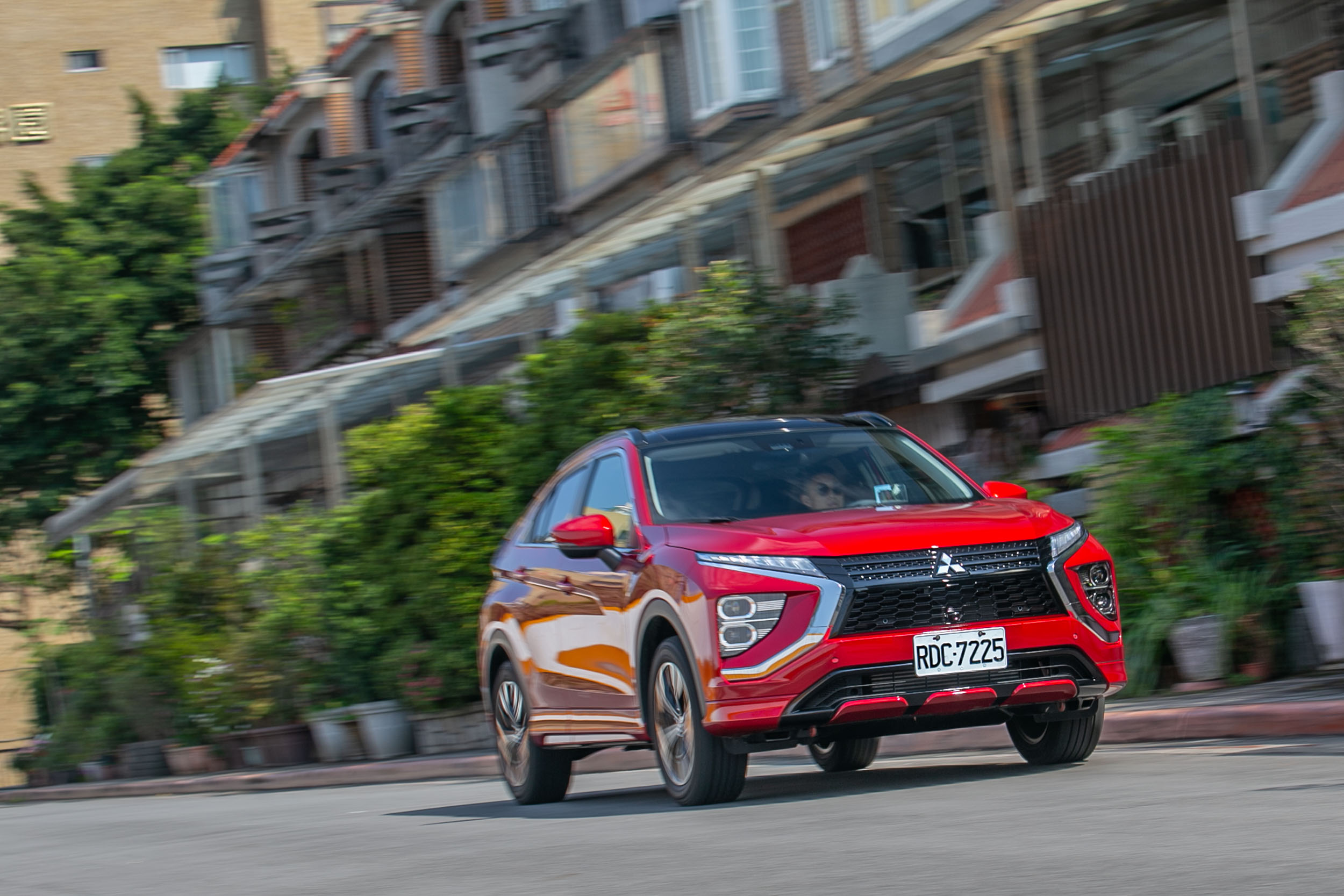 動力輸出表現平順,不過受惠於四驅系統,過彎的穩定性讓人肯定。