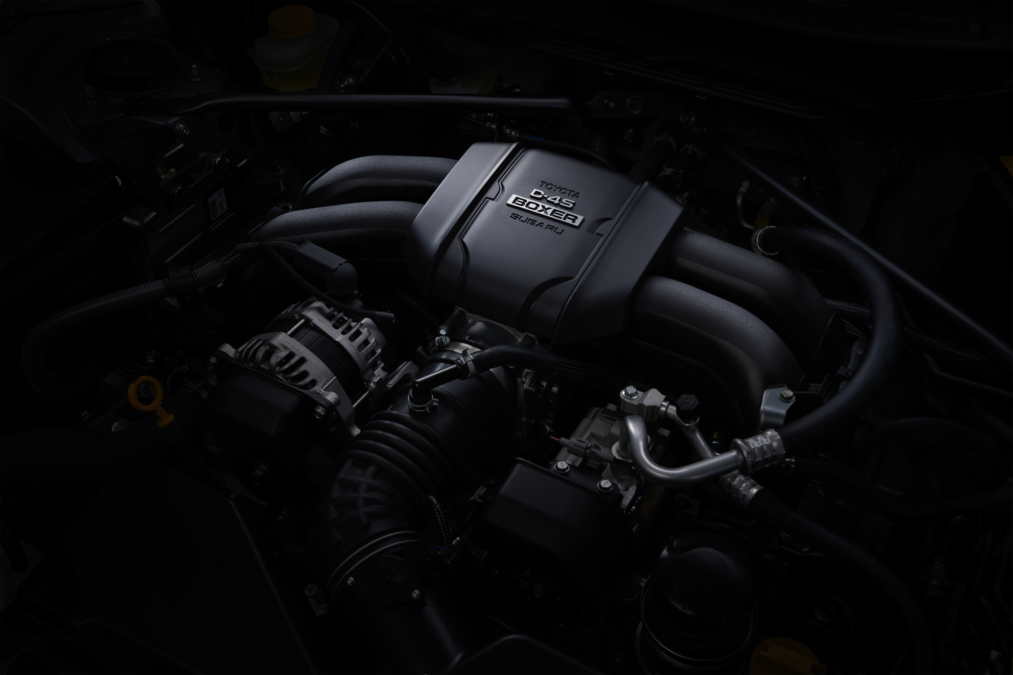 全新2.4升水平對臥引擎。