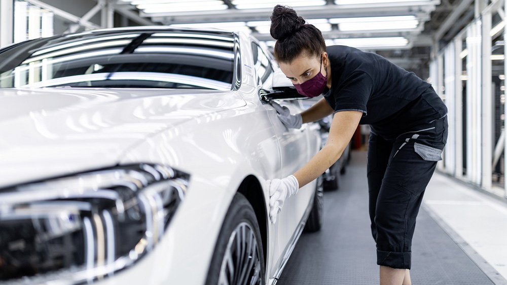 【影】全新 Mercedes-Benz S-Class 從生產到交付，用細節成就豪華