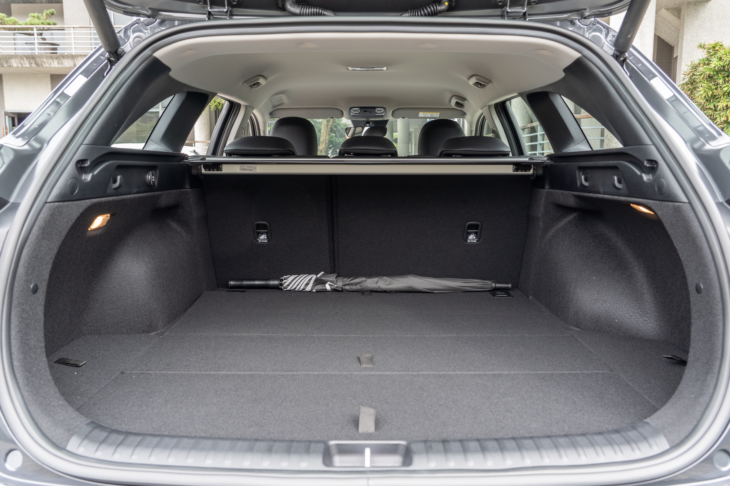 標準乘坐狀態下可達 521 公升的後廂置物容積。