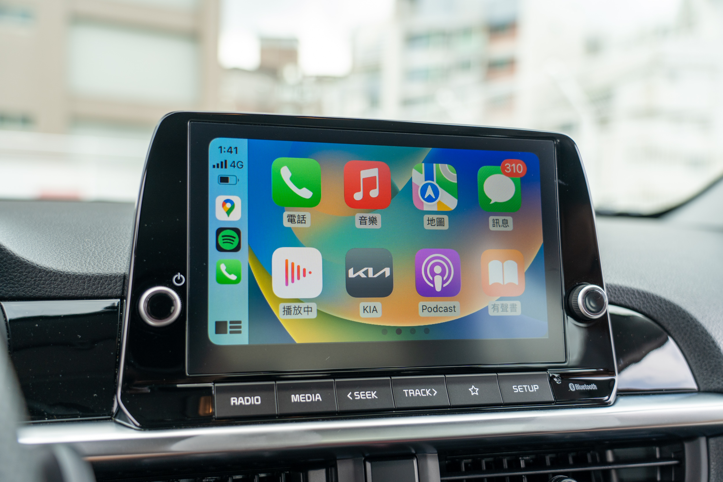Apple CarPlay 供應無線連接。