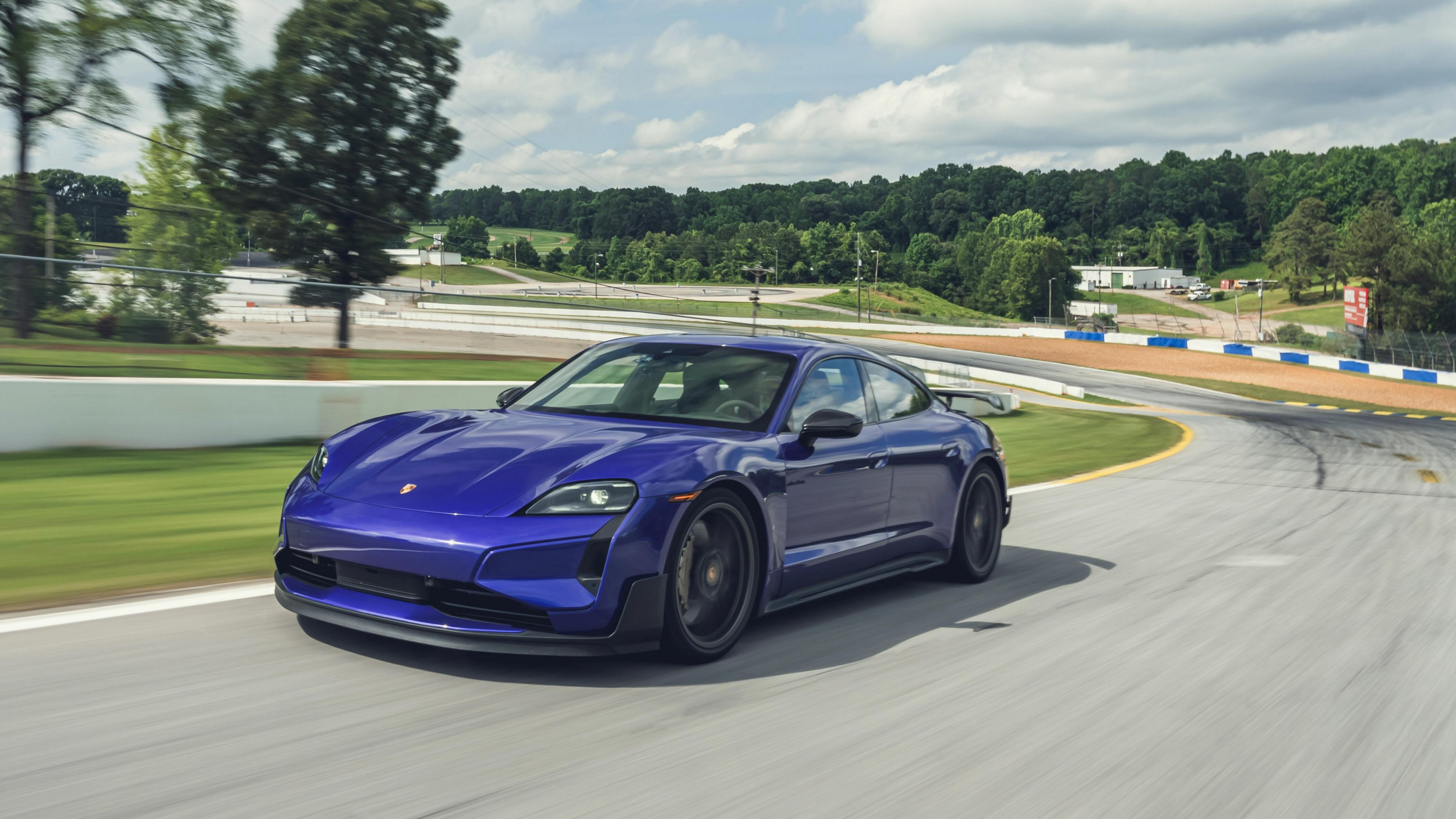 Taycan Turbo GT 於美國 Road Atlanta、阿布達比 Yas Marina 賽道再傳捷報！