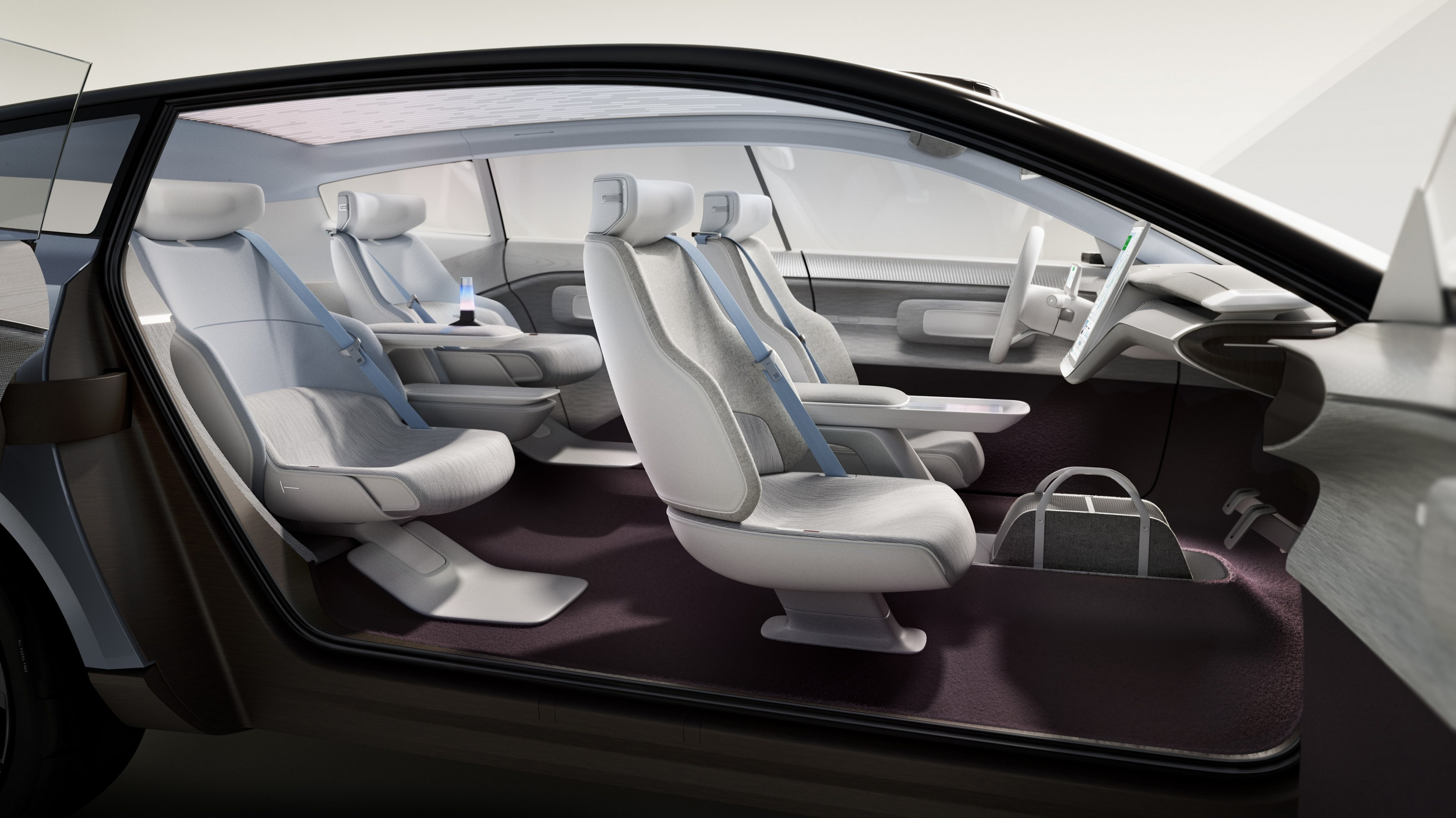 Volvo 設計總監 Robin Page 表示 Volvo 未來純電動車是一種全新型態的車款，展現創新、現代與新穎的多功能性科技，諸如 15 吋的觸控螢幕、更寬敞的空間和最佳的座椅位置，我們創造了真正屬於斯堪地納維亞的起居室氛圍。