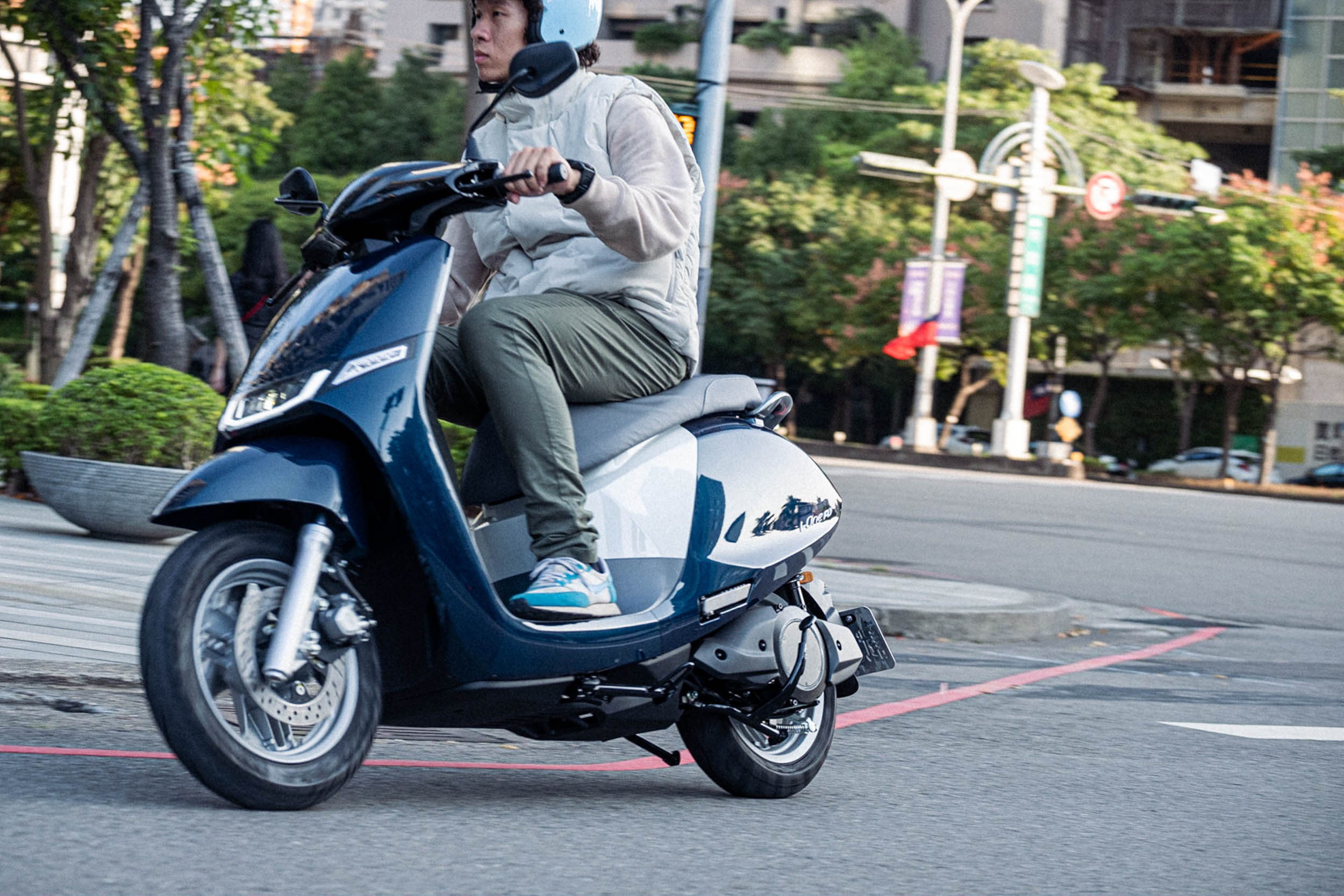 雖然車輛極速只有 74km/h,不過在道路上可以輕鬆跟上車流速度,從靜止加速到 50km/h 的表先非常優秀。