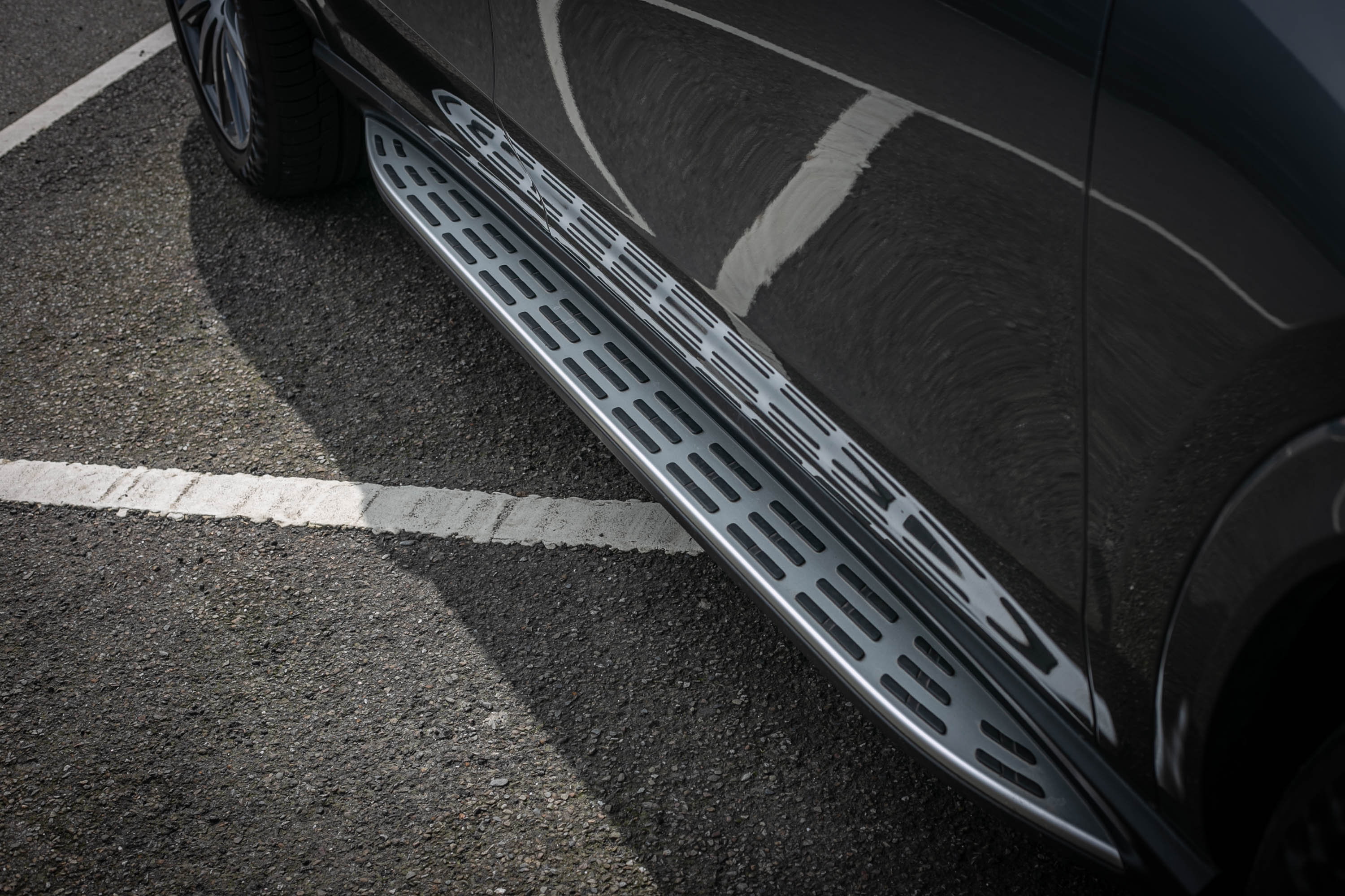 車側登車踏板同樣為標配。