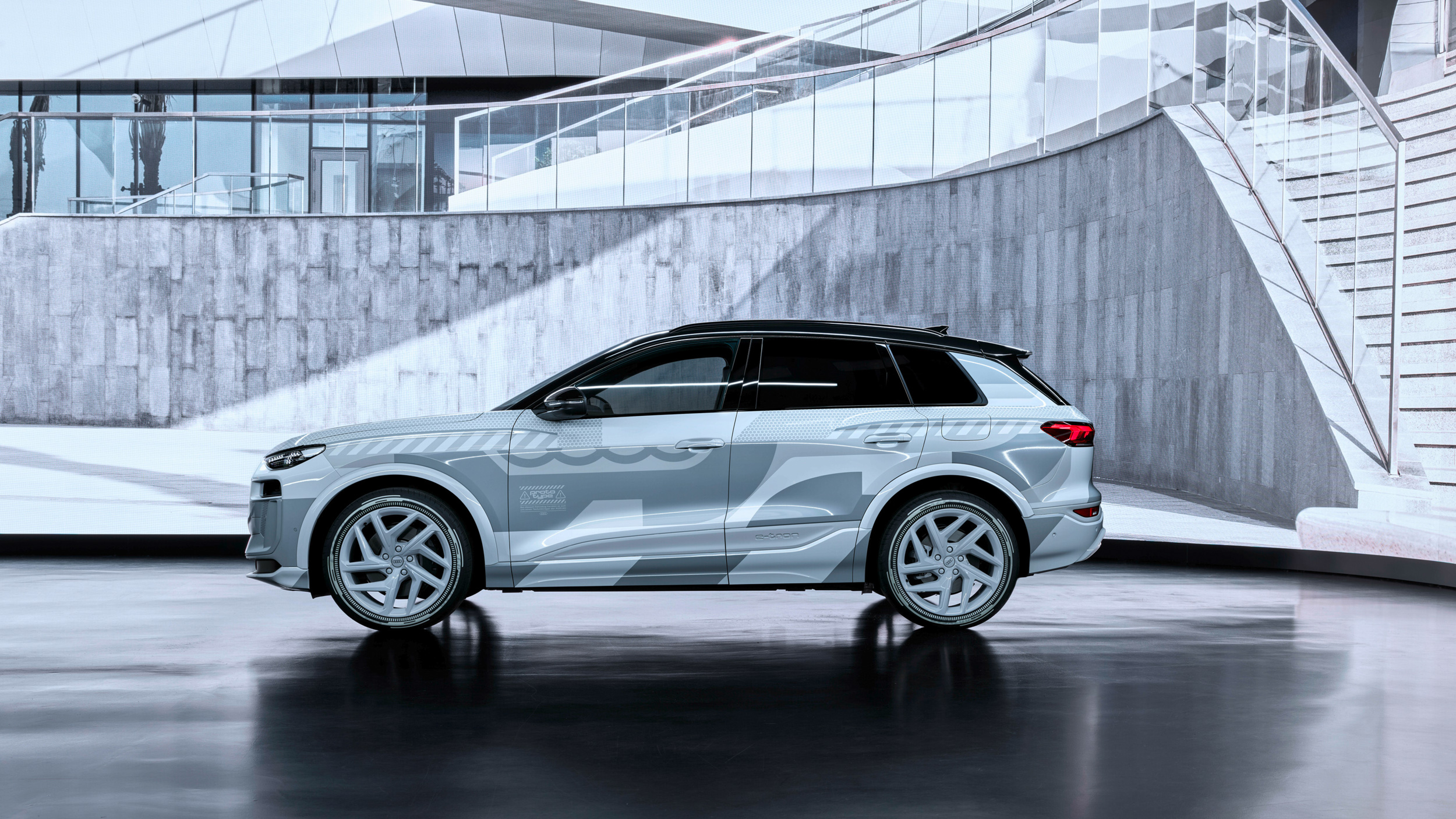 加速電氣化進程，Audi 搶先揭露 Q6 e-tron 正式內裝鋪陳