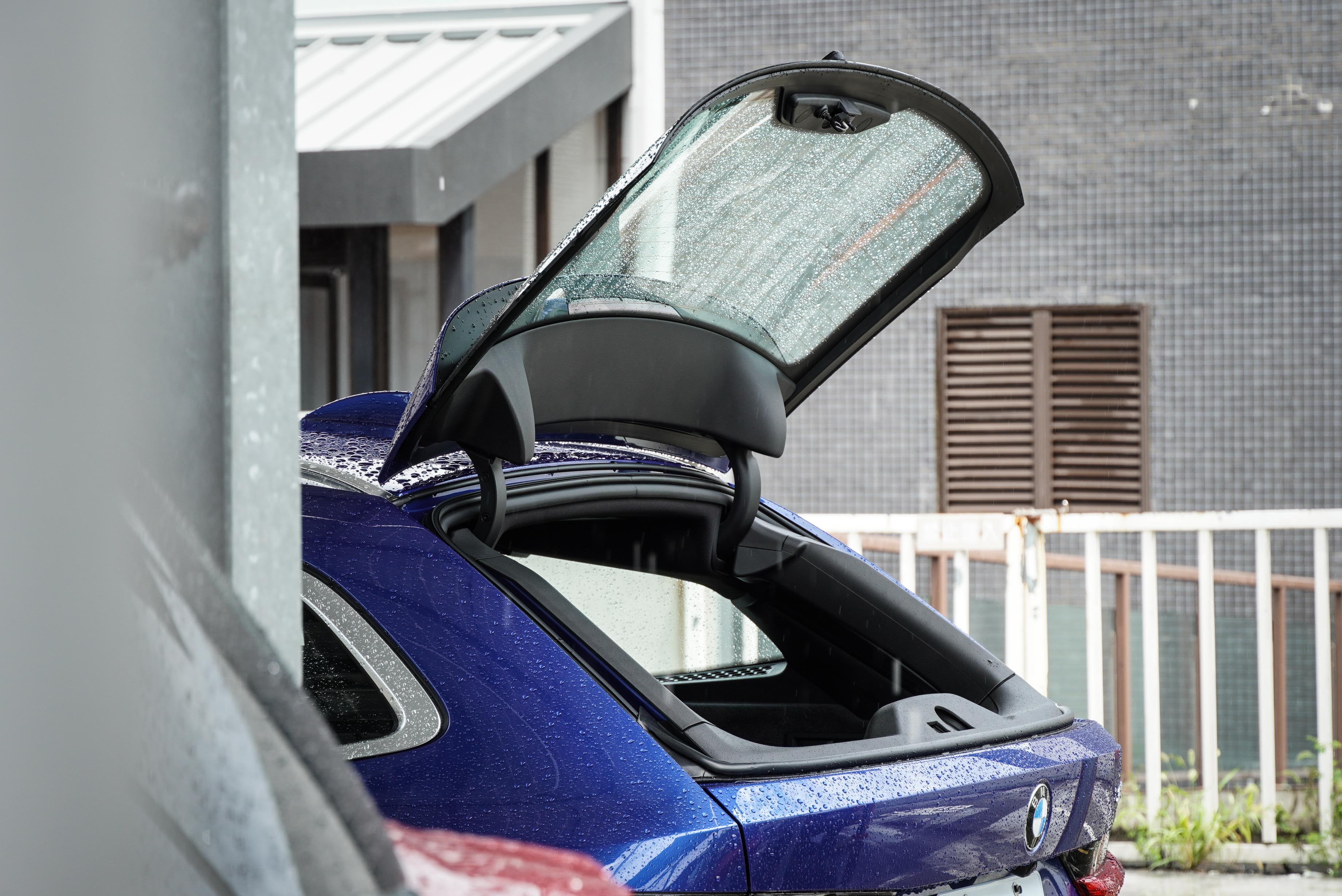 可單獨開啟的後擋風玻璃是 BMW Touring 系列的便利特色。