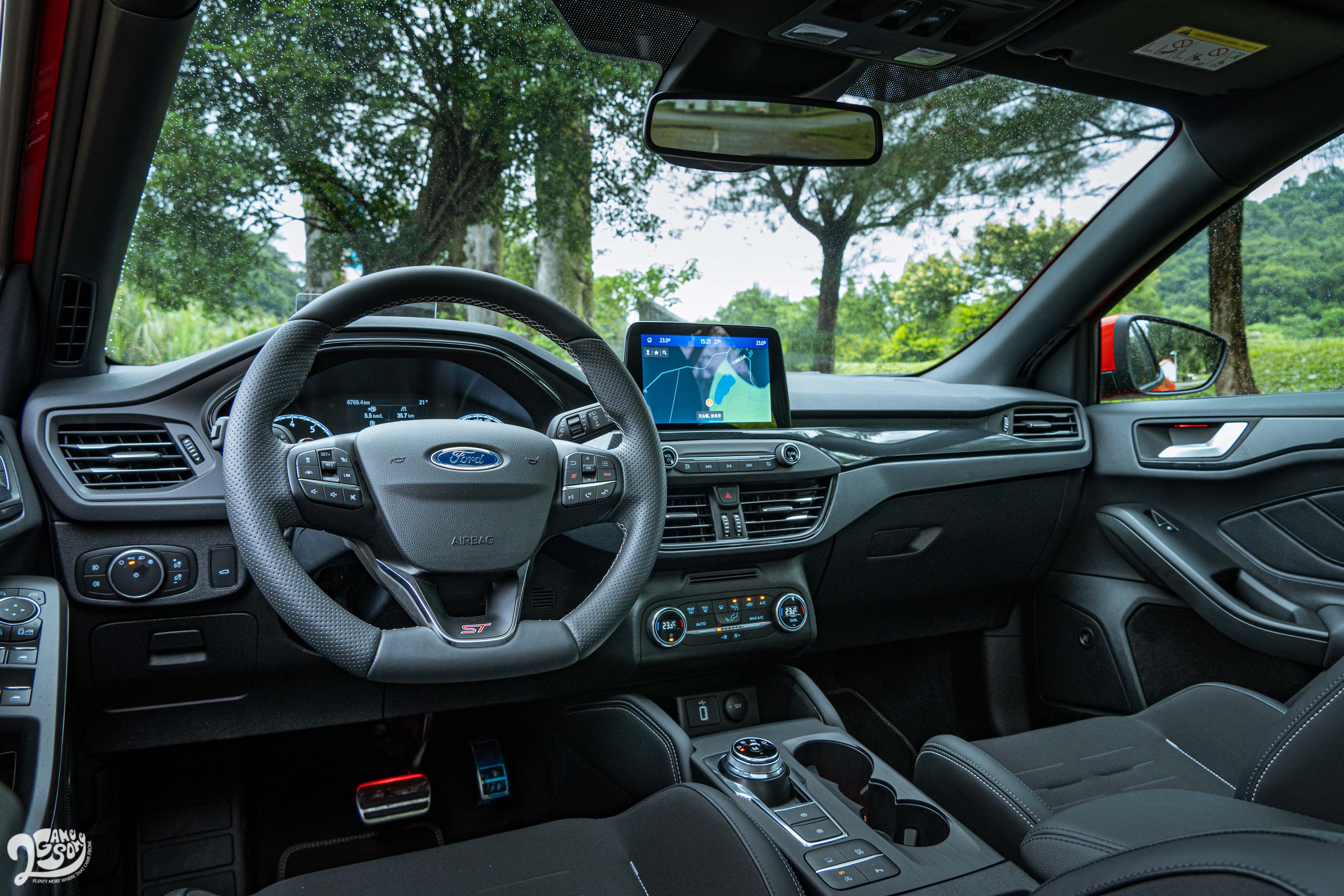 Focus ST Wagon 的「德意志黑內裝」頗具戰鬥氣息。