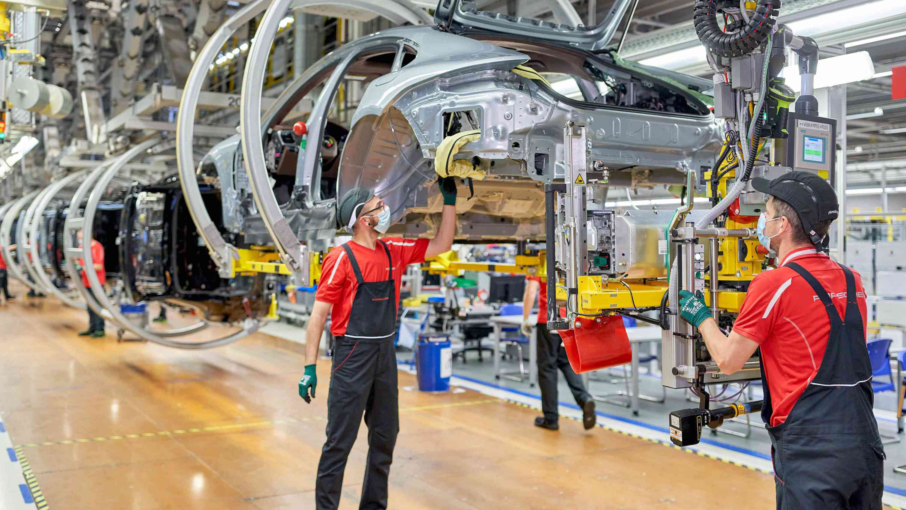 保時捷萊比錫工廠慶祝生產E-Hybrid車款邁向十週年。